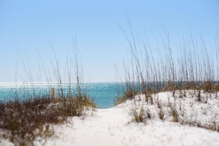 Property Photo:  706 Via Deluna Dr  FL 32561 
