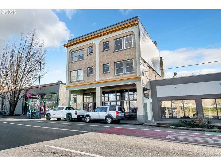 Property Photo:  612 E Burnside St  OR 97214 