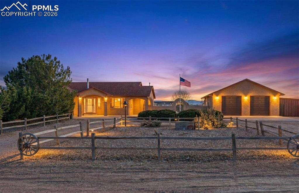 Property Photo:  1420 E Gem Drive  CO 81007 