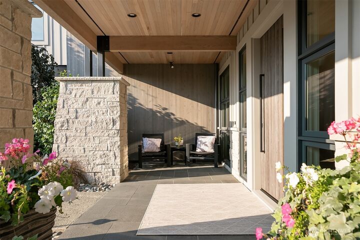 Property Photo: 1918 94th Avenue NE WA 98004