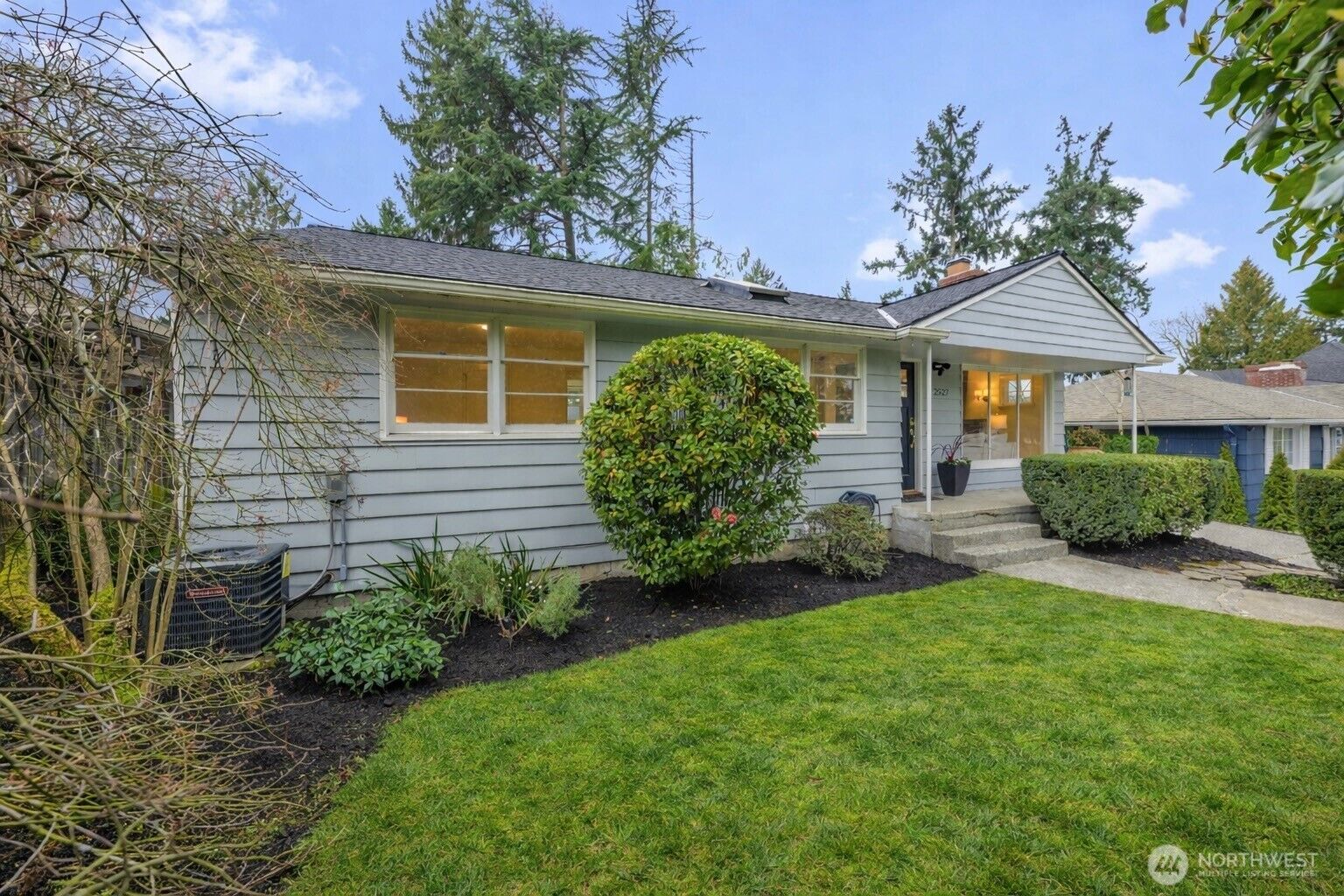 Property Photo:  2527  72nd Avenue SE  WA 98040 