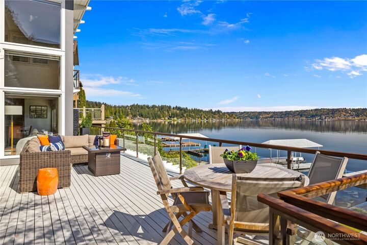 Property Photo:  842 W Lake Sammamish Parkway SE  WA 98008 