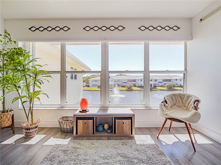 Property Photo:  675 W Lake Jasmine Circle 206  FL 32962 