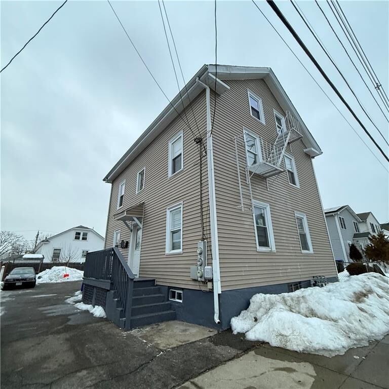 Property Photo:  48 Unit Street  RI 02909 
