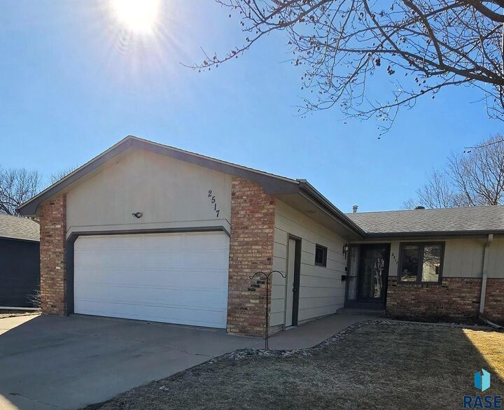 Property Photo:  2517 S Cook Rd Road  SD 57105 