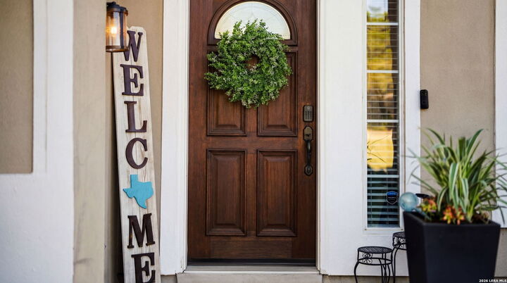 Property Photo:  106 Lindseys Cv  TX 78258 