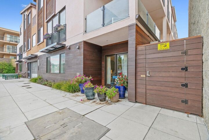 Property Photo:  922 Woodside Road  CA 94061 