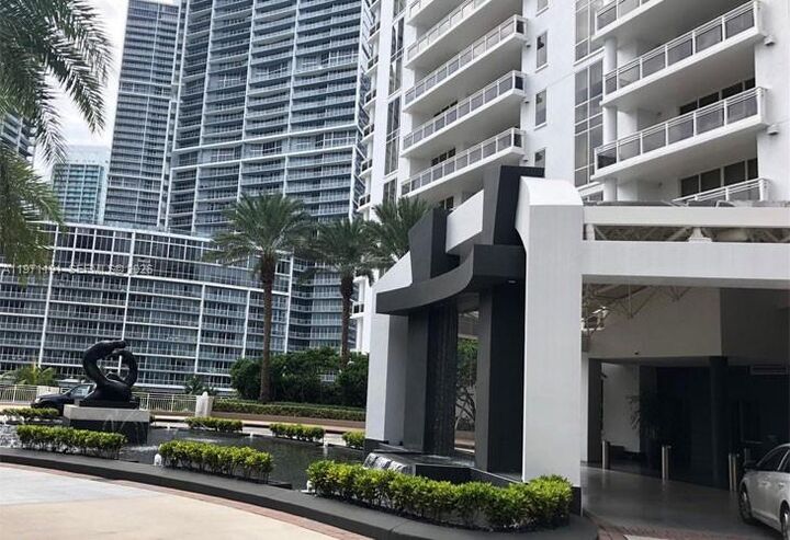 Property Photo: 901 Brickell Key Blvd 3307 FL 33131
