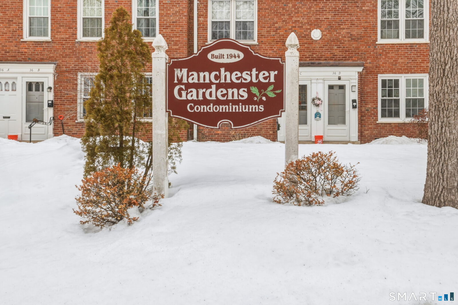 Property Photo:  28 Garden Drive Apt J  CT 06040 