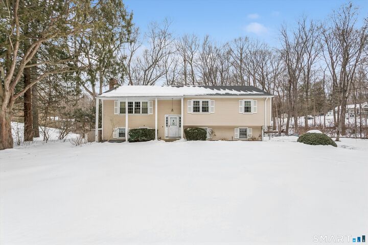 Property Photo:  10 Oakwood Court  CT 06850 