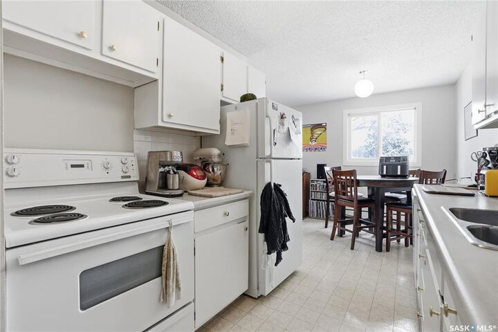 Property Photo:  719 10th Street E 18  SK S7H 0H2 