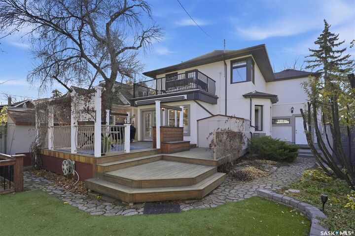 Property Photo:  702 Queen Street  SK S7K 0M9 