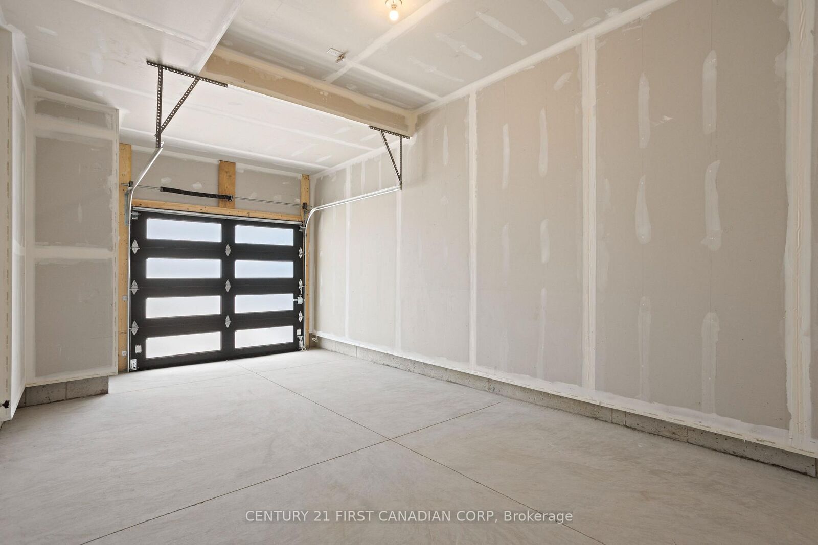 Property Photo:  6893 Heathwoods Avenue  ON N6P 1H3 