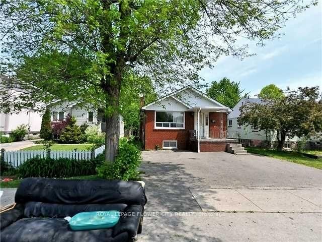 1041 Cawthra Road — photo 1