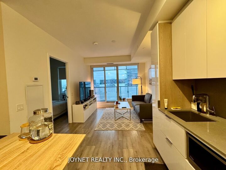 Property Photo: 28 Freeland Street 1201 ON M5E 0E3