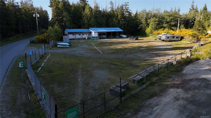 550 Bamfield Rd — photo 1