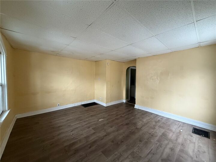 Property Photo: 306 Laredo St PA 15133