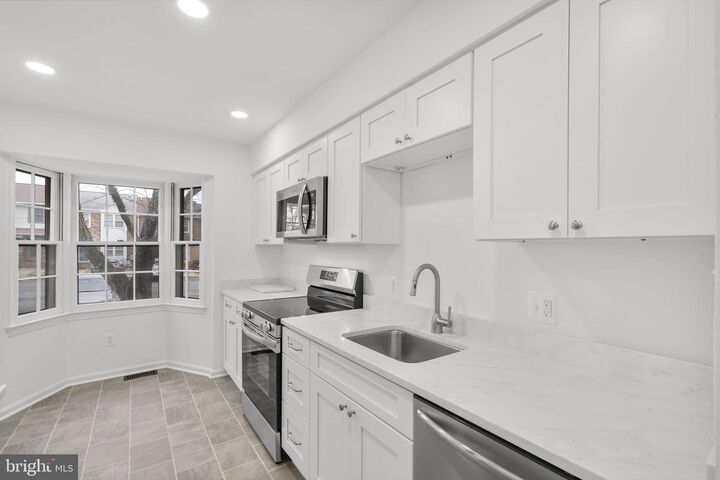 Property Photo:  119 E Main Street 3  VA 20132 