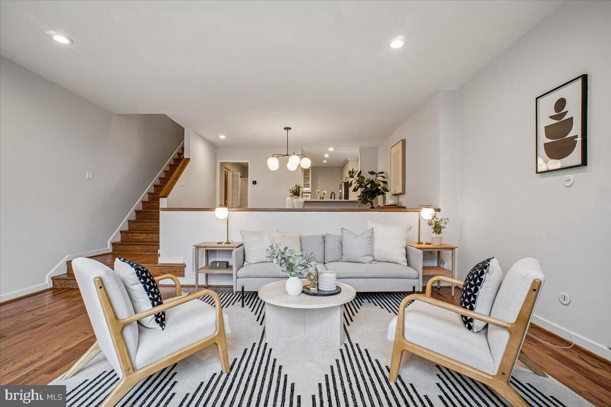 Property Photo:  1682 Oak Street NW 19  DC 20010 