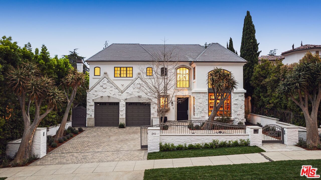 Property Photo:  241 19th St  CA 90402 