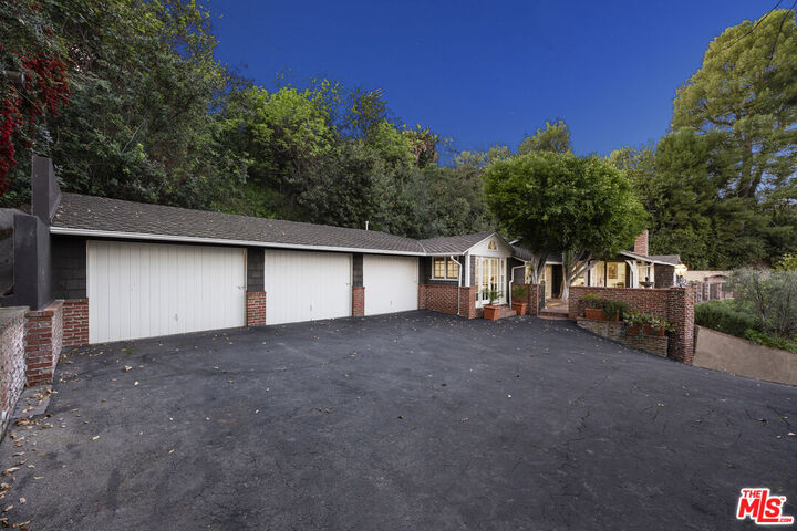 Property Photo: 12966 Galewood St CA 91604
