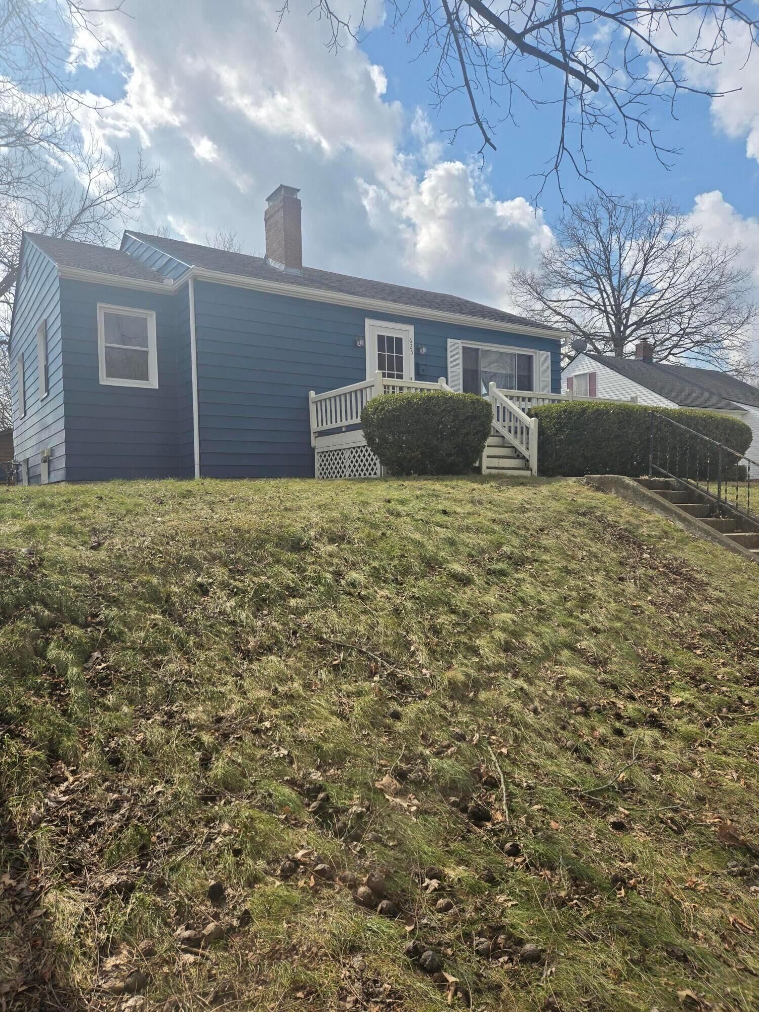 Property Photo: 625 W 8th Street OH 43040