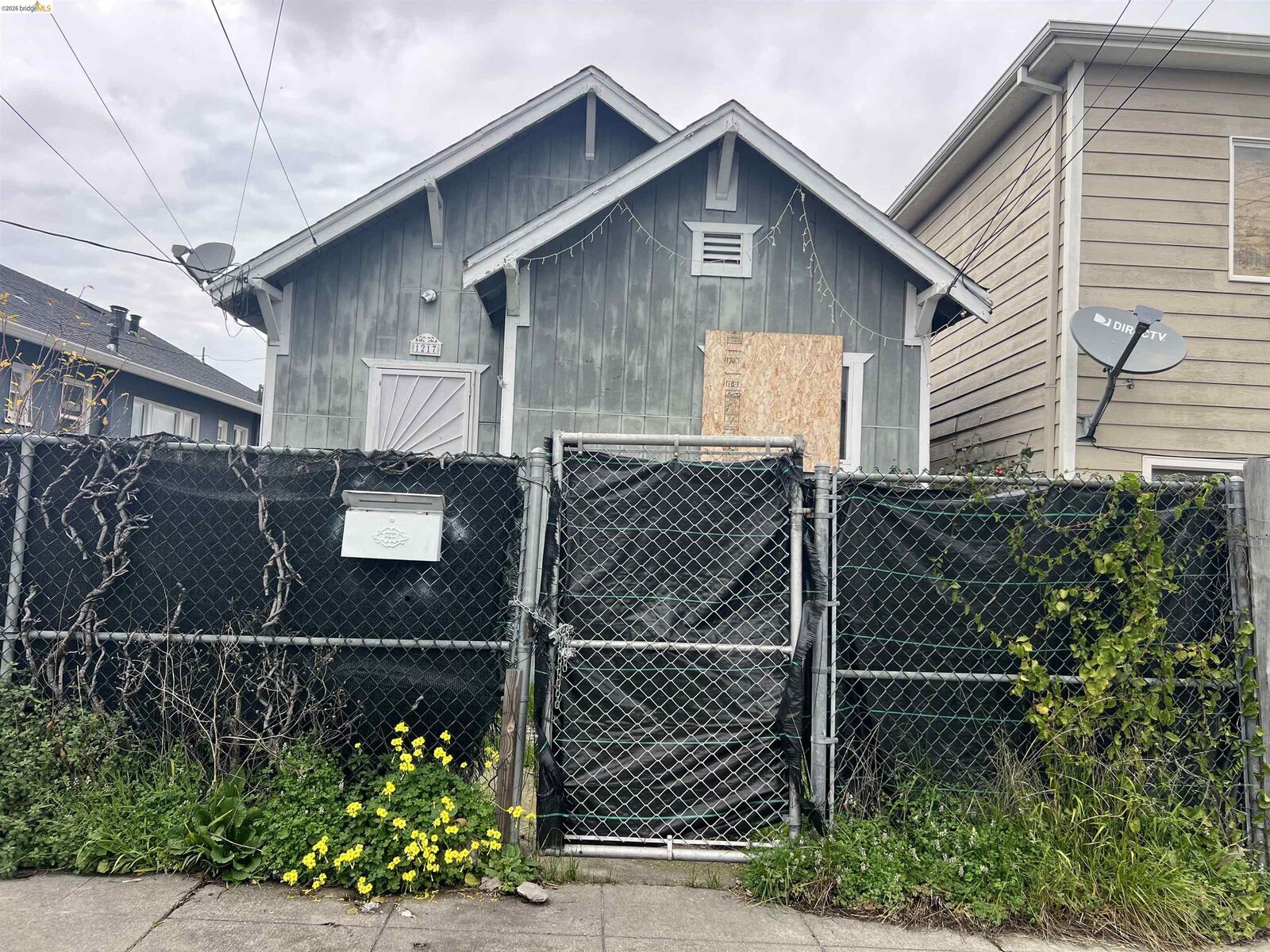 Property Photo:  1217 82nd Ave  CA 94621 