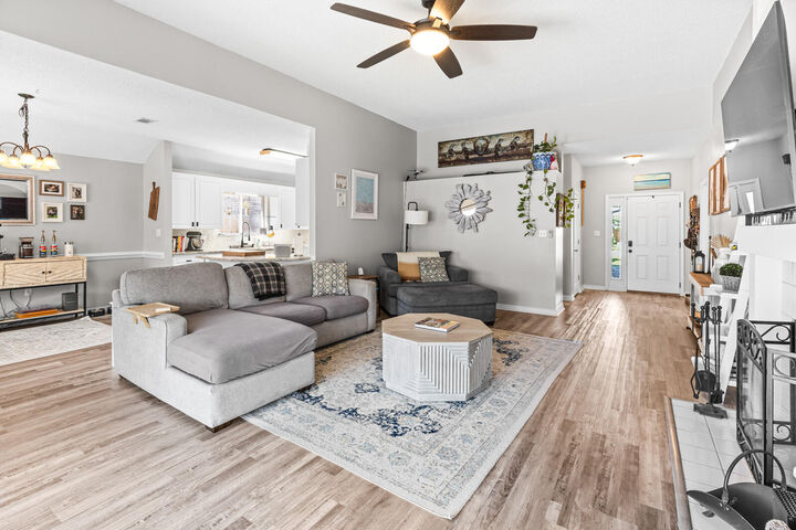 Property Photo: 3761 Misty Way FL 32541