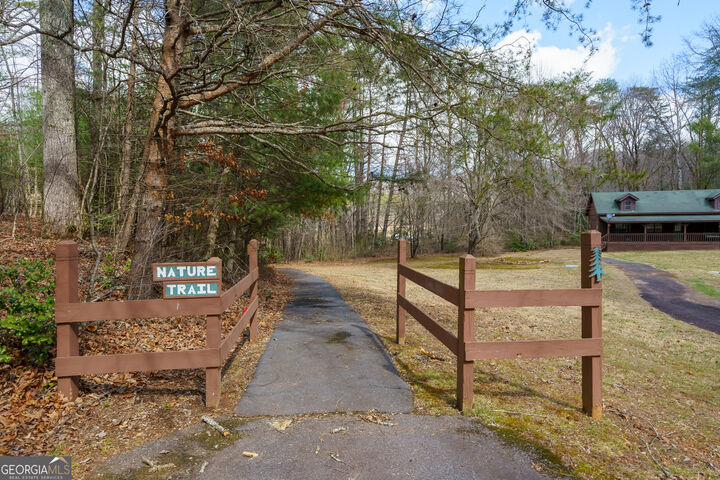 Property Photo: 1856 Deer Run Circle GA 30546