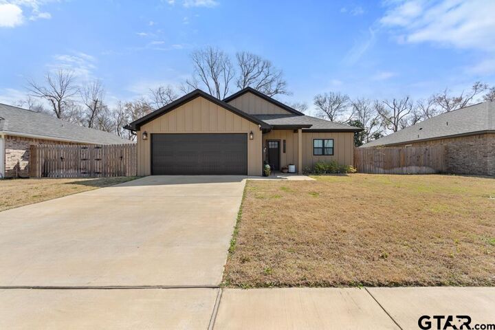 Property Photo:  17110 Crossing Circle  TX 75771 