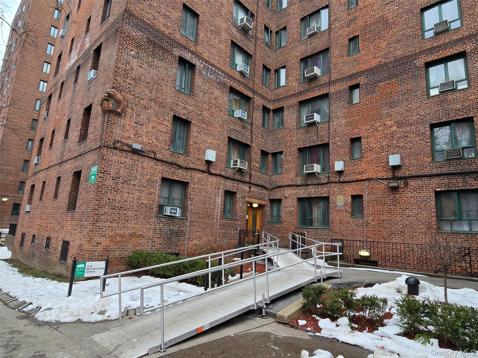 Property Photo: 1530 Metropolitan Avenue 1E NY 10462