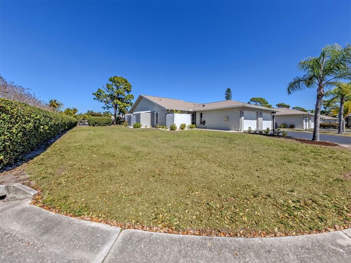 Property Photo:  601 Pinebrook Crescent 1  FL 34285 