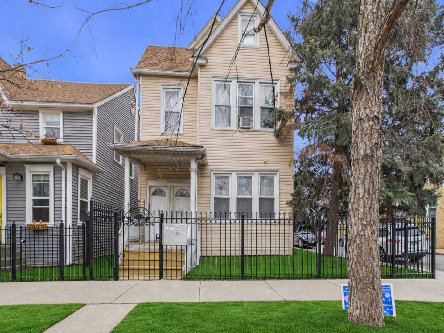 Property Photo: 2125 N Stave Street IL 60647