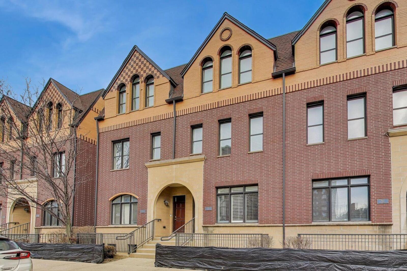 Property Photo:  