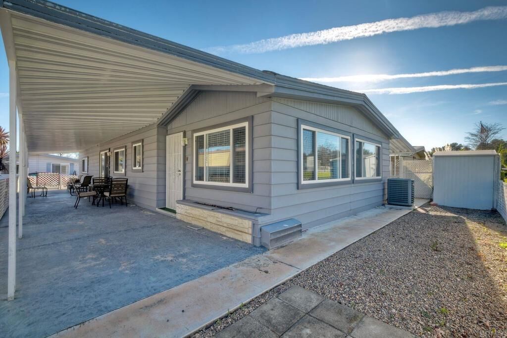 Property Photo: 2250 N Broadway 31 CA 92026