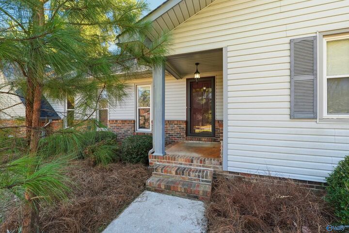 Property Photo:  675 Cambridge Drive  AL 35758 