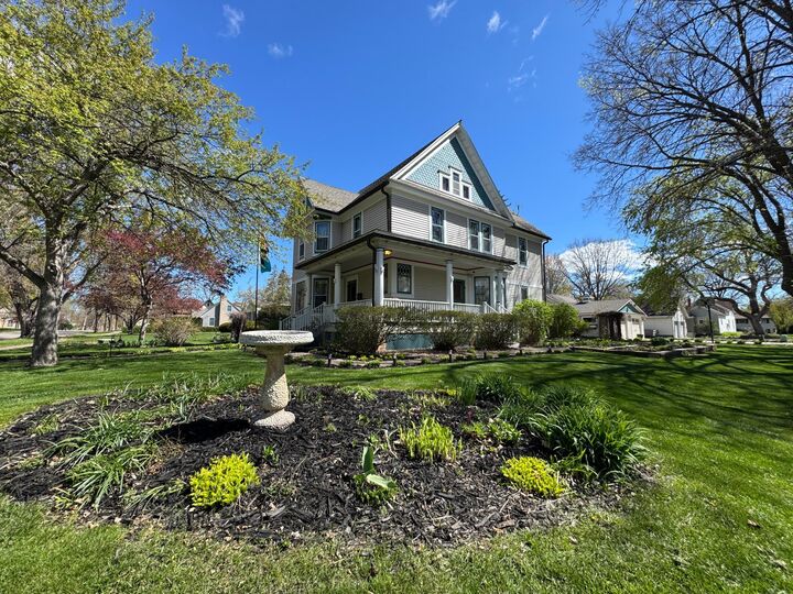 Property Photo:  312 7th Avenue S  MN 55371 