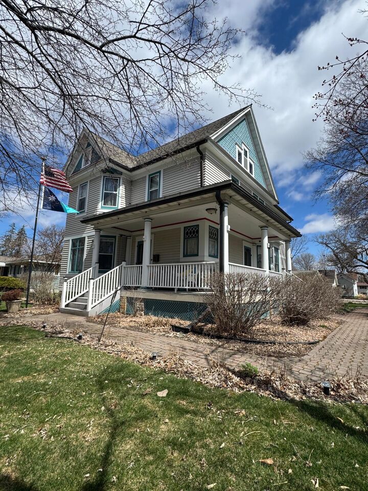 Property Photo:  312 7th Avenue S  MN 55371 