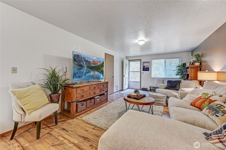 Property Photo: 22423 95th Avenue SE A WA 98077