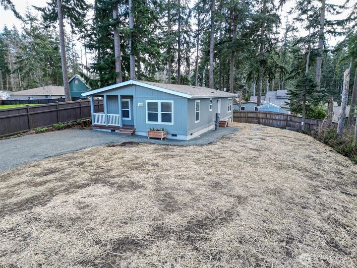 Property Photo:  390  Ledgewood Beach Road  WA 98239 