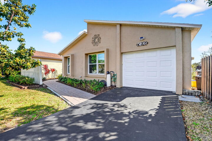 Property Photo: 5198 Mirror Lakes Boulevard FL 33472