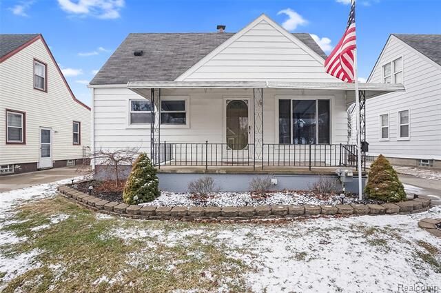 Property Photo: 1975 Kipling Avenue MI 48072