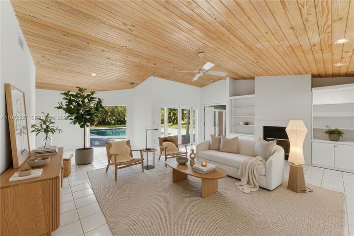 Property Photo: 11450 SW 92nd Ct FL 33176