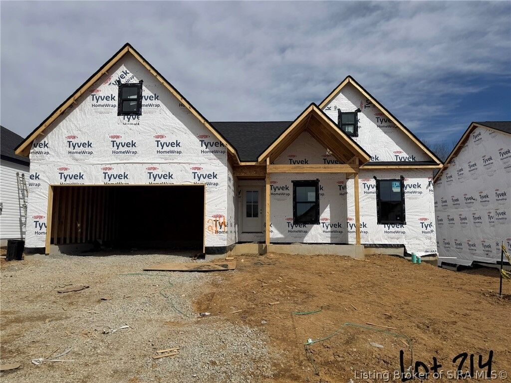 Property Photo: 2609 Vineyard Way 214 IN 47173