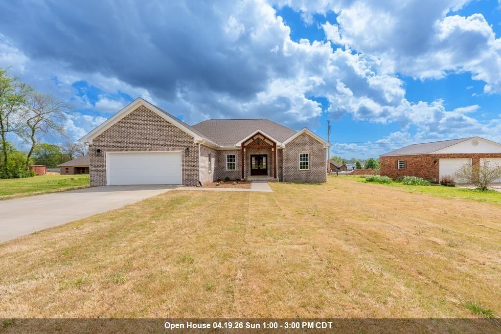 Property Photo:  806 Grand Ave  AL 35661 - MUSCLE S 