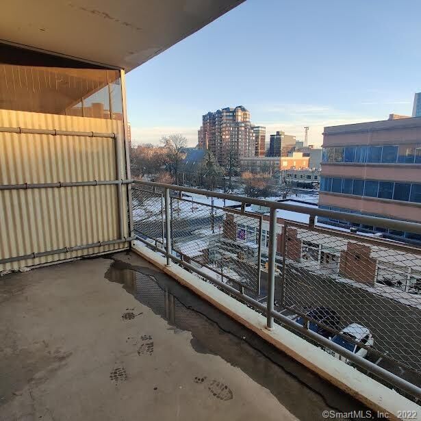 Property Photo: 444 Bedford Street Apt 4L CT 06901