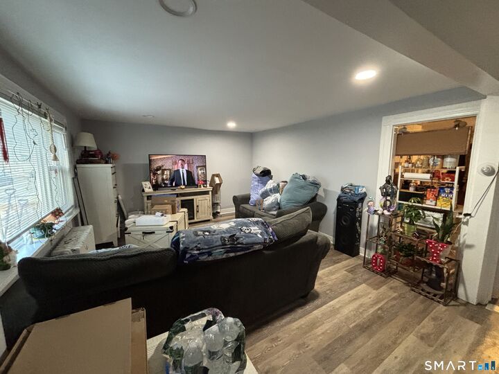 Property Photo:  8 Jetland Place  CT 06605 