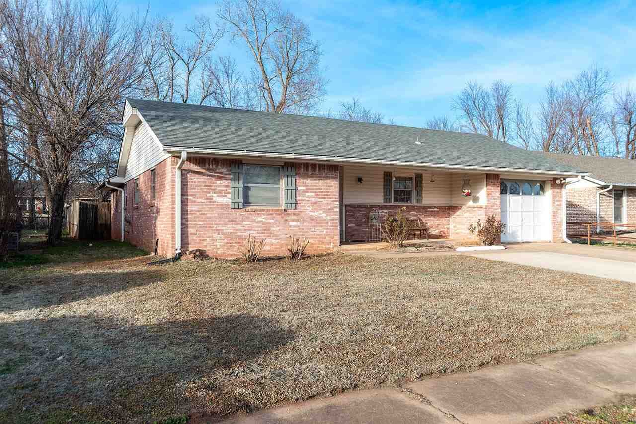 Property Photo:  1002 E Will Rogers Drive  OK 74075 