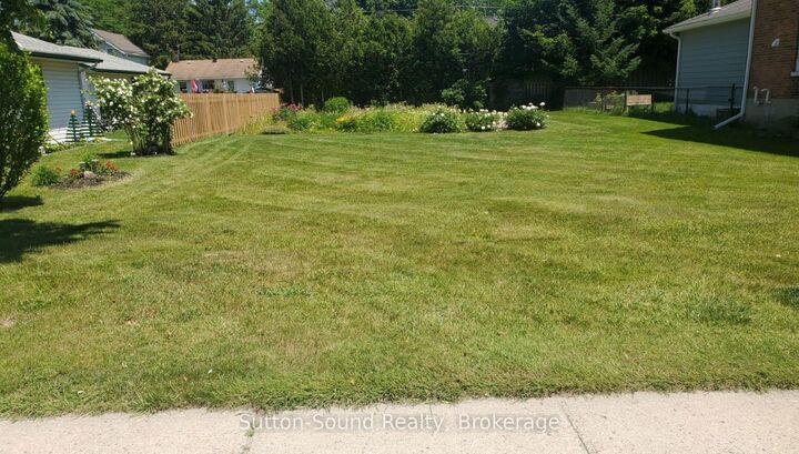 Property Photo:  863 5th Avenue W  ON N4K 5A5 
