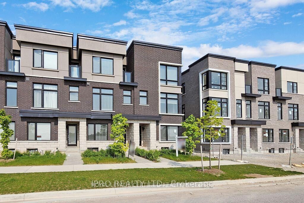 Property Photo: 2614 Castlegate Crossing ON L1X 0H9